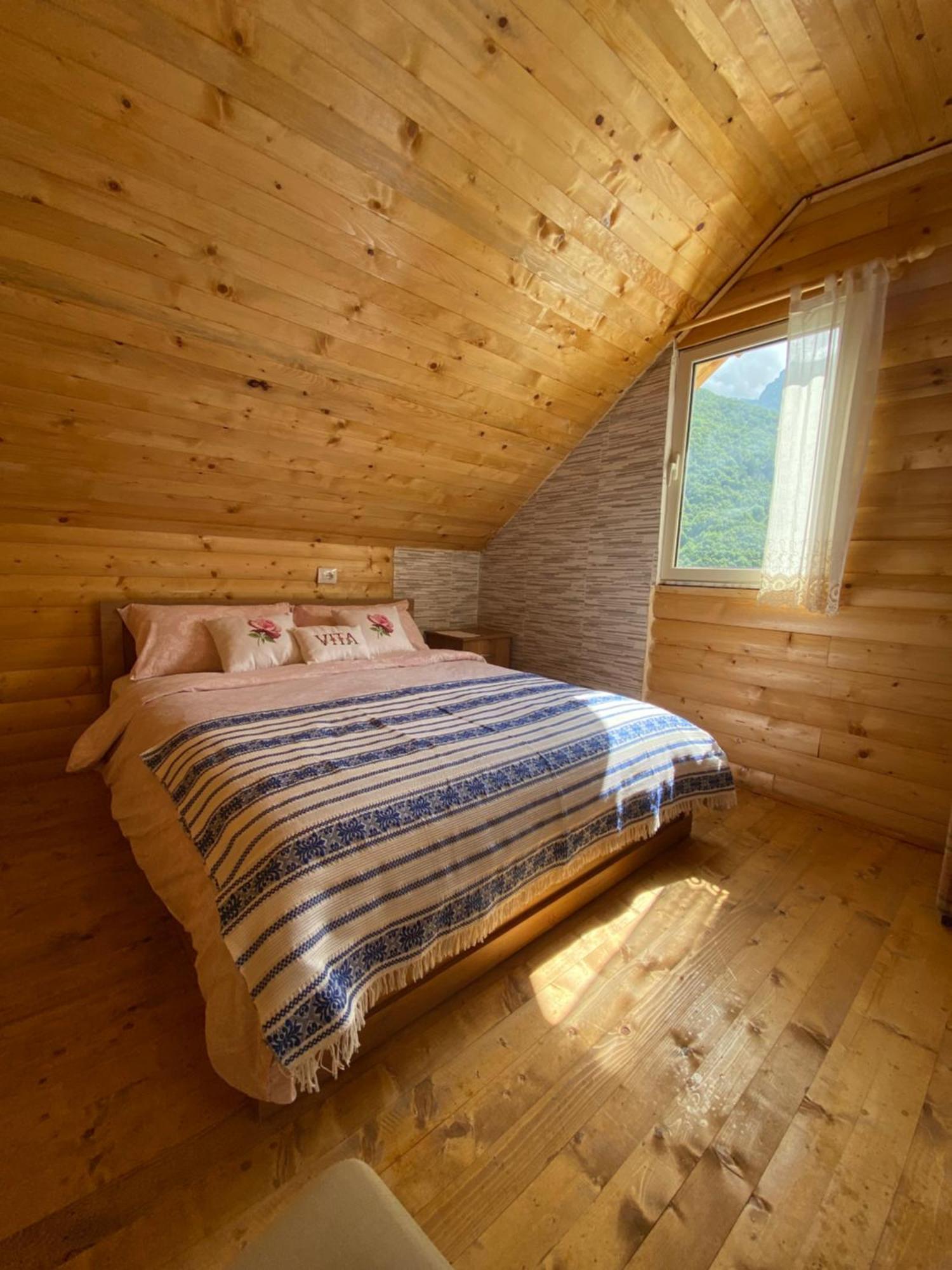 Vita Guesthouse Bajram Curri Экстерьер фото